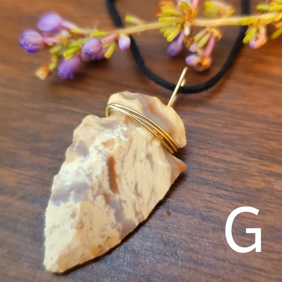 🌿 Natural Stone Arrowhead Necklace 🌿 - Picture 8 of 16